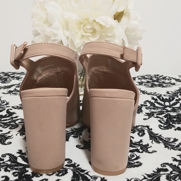 Steve Madden Carrine Blush Pink Suede Peep Toe Ankle Strap Chunky Heel Sandals - Picture 6 of 10